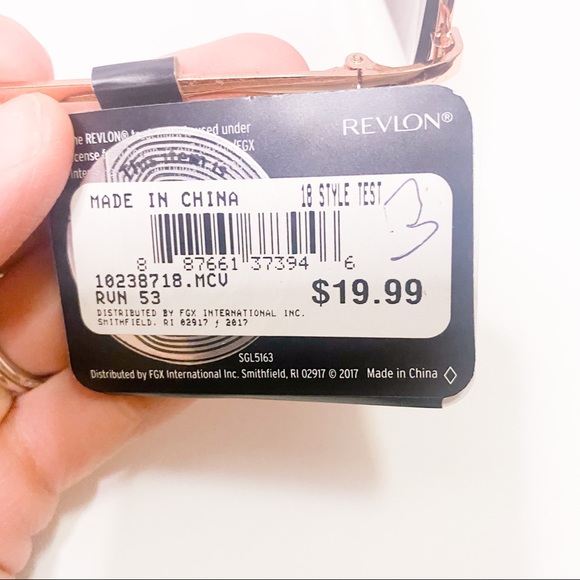 😎 Revlon Gold and Pink Stylish Sunglasses - Picture 3 of 4